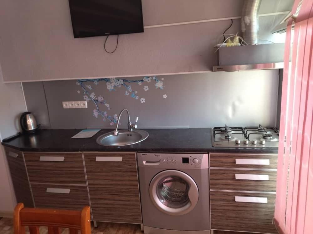 Hotel Gostinyi Dvor Bosteri Buitenkant foto