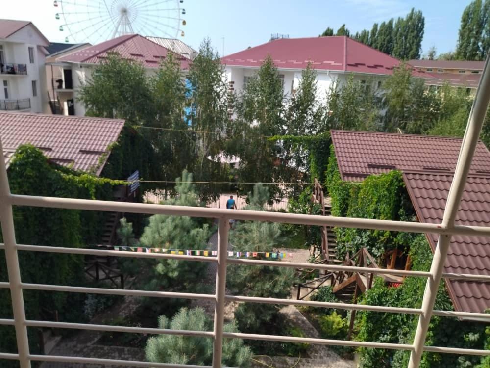Hotel Gostinyi Dvor Bosteri Buitenkant foto